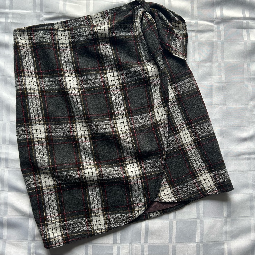 Forenza Vintage Wool Blend Black & Grey Mini Plaid Wrap Skirt